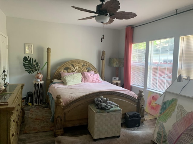 bedroom featuring ceiling fan