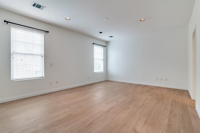 3251 Cambrick St Unit 13, Dallas, TX 75204 - empty room featuring light wood-type flooring, baseboards, visible vents, and recessed lighting