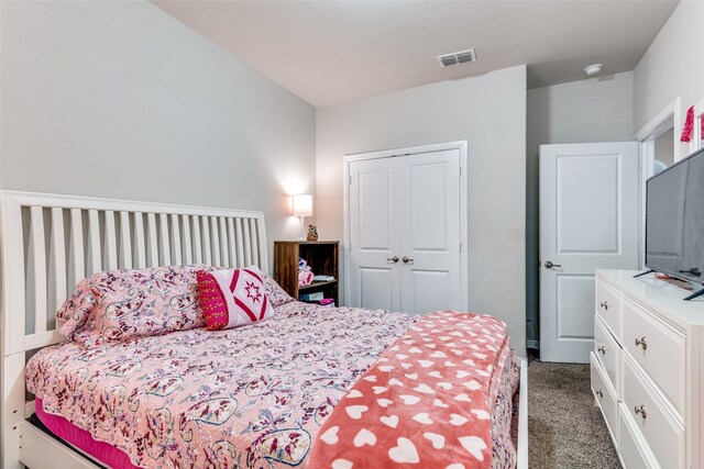 bedroom featuring a closet, carpet floors, and visible vents