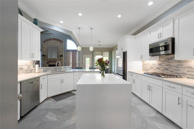 523 Buffalo Bend Ct, Murphy, TX 75094 - kitchen featuring stainless steel appliances, a sink, ornamental molding, tasteful backsplash, and ceiling fan