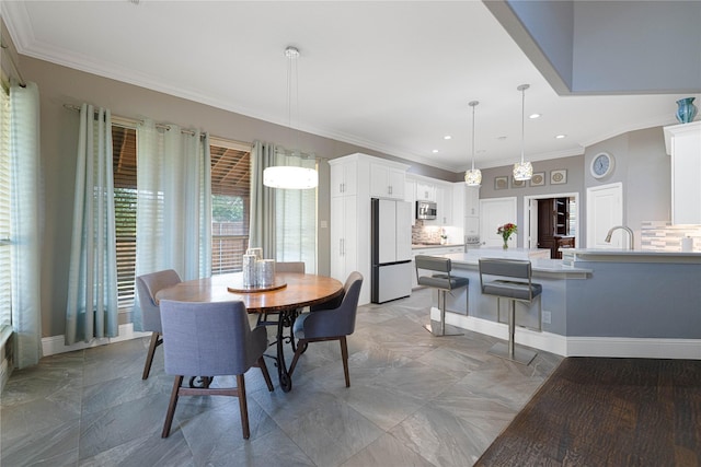 523 Buffalo Bend Ct, Murphy, TX 75094 - dining room with crown molding, recessed lighting, and baseboards