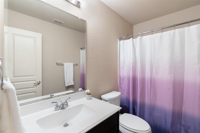 500 Harding Ln, Lavon, TX 75166 - full bathroom with a textured wall, vanity, toilet, and a shower with curtain