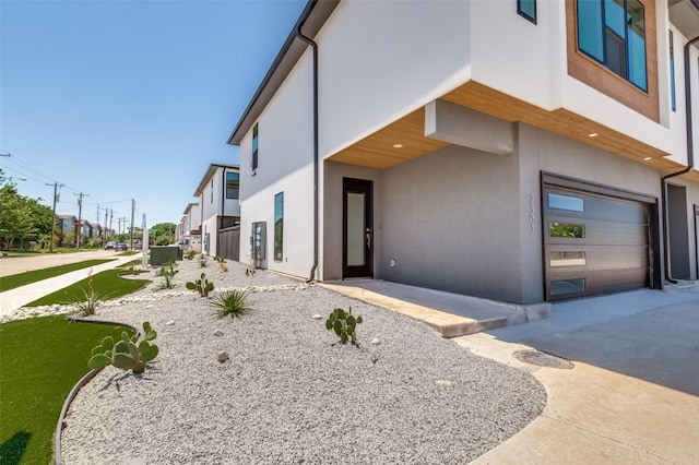 7312 Flyers Way, Dallas, TX 75235 - view of front of house featuring stucco siding and a garage