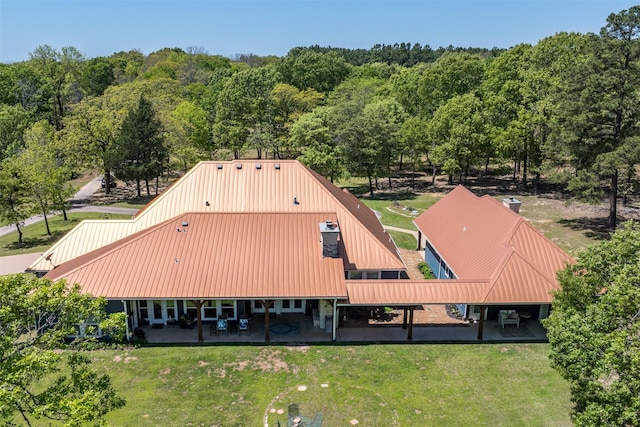 birds eye view of property featuring a wooded view