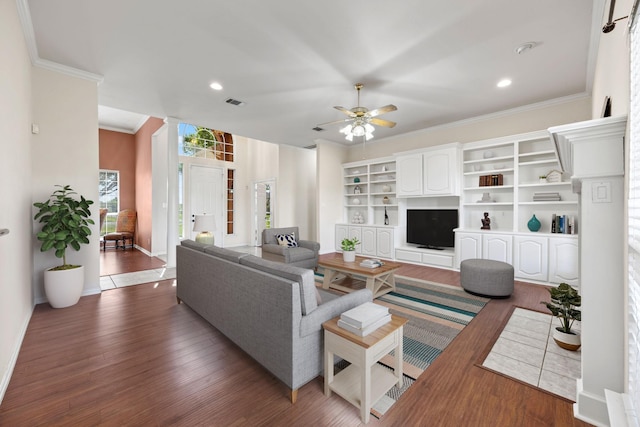 560 Glenn Ln, Red Oak, TX 75154 - living area featuring ornamental molding, wood finished floors, recessed lighting, baseboards, and ceiling fan