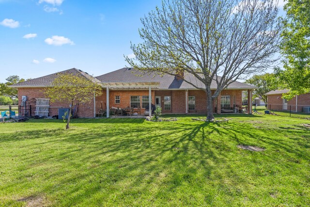 560 Glenn Ln, Red Oak, TX 75154 - back of property featuring brick siding, fence, and a lawn