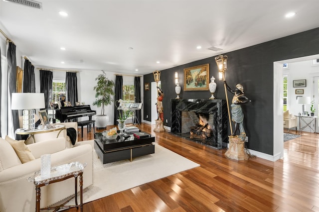 living area featuring visible vents and recessed lighting
