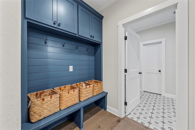 301 Wycliff Dr, Waco, TX 76633 - mudroom with light wood-type flooring, crown molding, and baseboards
