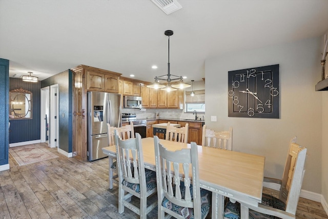 1308 Cochise Trl, Granbury, TX 76048 - dining room with recessed lighting, light wood-style flooring, visible vents, and baseboards