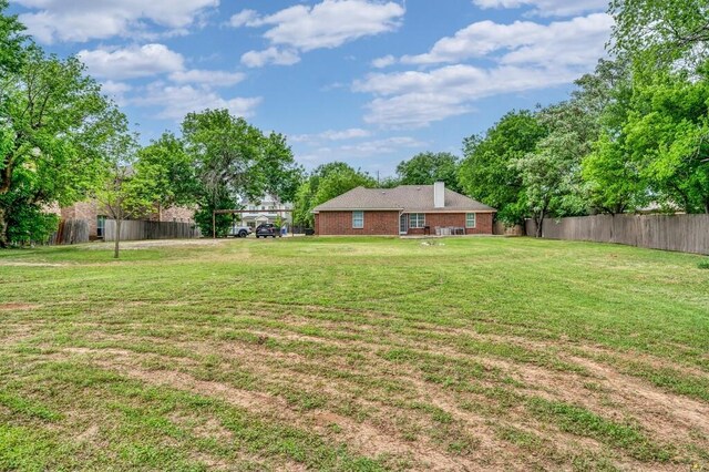 2618 S 2nd St, Waco, TX 76706 - view of yard featuring fence