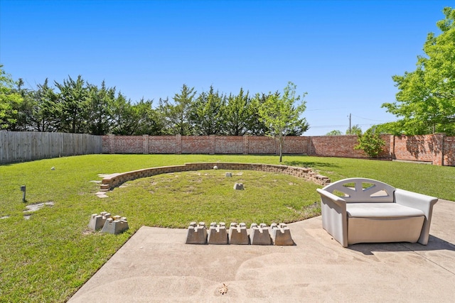 1603 Willow Ln, Cedar Hill, TX 75104 - view of yard featuring a fenced backyard and a patio area