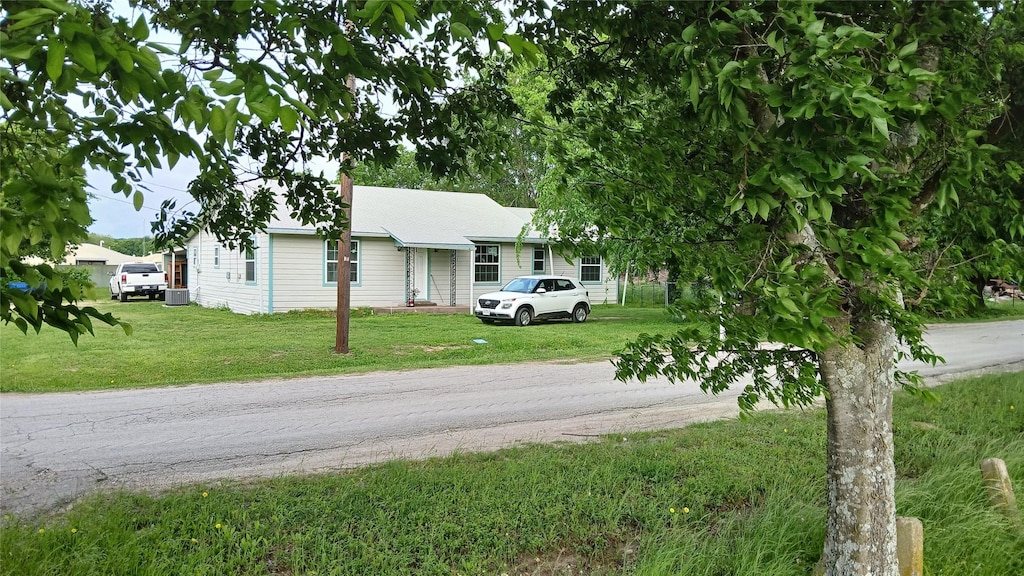 view of front of house featuring a chimney and a front yard