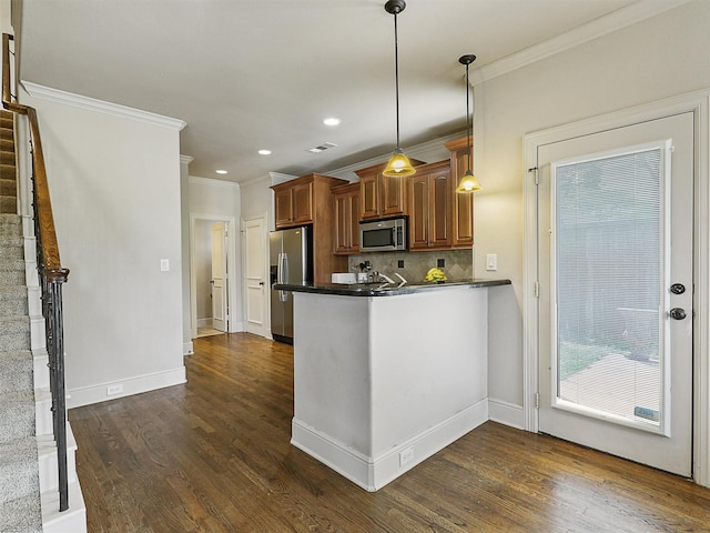 2500 Fountain Cv, Carrollton, TX 75006 - kitchen featuring crown molding, dark wood-style floors, dark countertops, and stainless steel appliances
