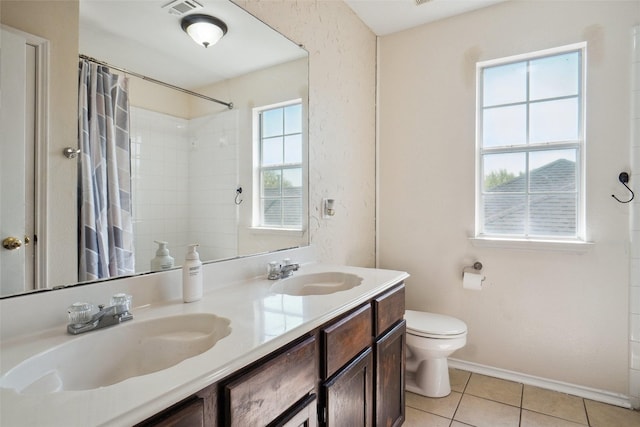 full bathroom featuring tile patterned floors, curtained shower, a sink, and toilet