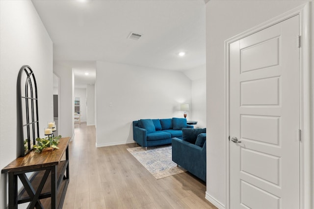 living area with baseboards, light wood-style floors, visible vents, and recessed lighting