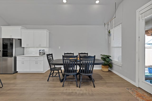 dining area with recessed lighting, vaulted ceiling, light wood-style flooring, and baseboards