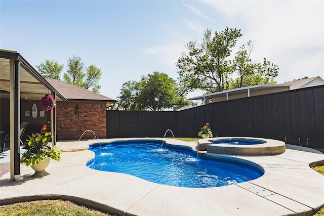 511 Kamber Ln, Wylie, TX 75098 - view of pool with a patio, a fenced backyard, and a pool with connected hot tub