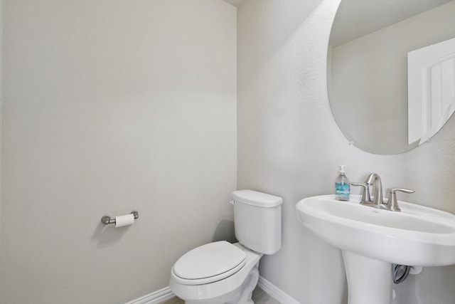 1325 Zanna Grace Way, Fort Worth, TX 76052 - bathroom featuring baseboards, toilet, and a sink