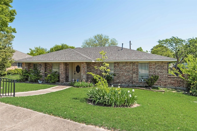 ranch-style home featuring a front lawn and brick siding