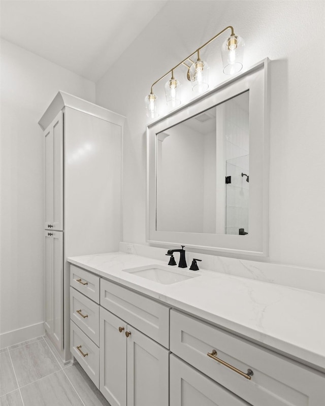 737 Burr Oak Ln, Weatherford, TX 76085 - bathroom featuring a tile shower and vanity