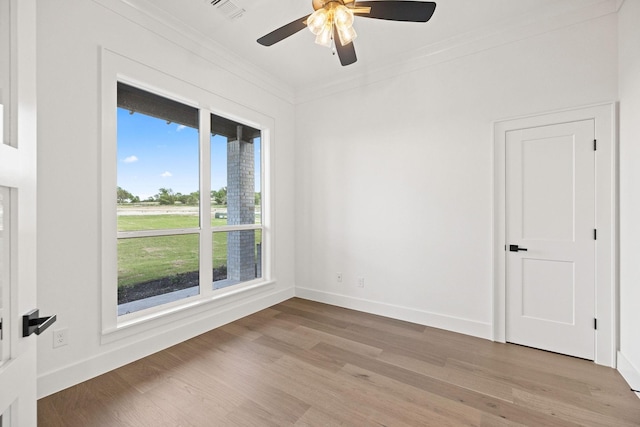 737 Burr Oak Ln, Weatherford, TX 76085 - empty room featuring visible vents, light wood-type flooring, crown molding, baseboards, and ceiling fan