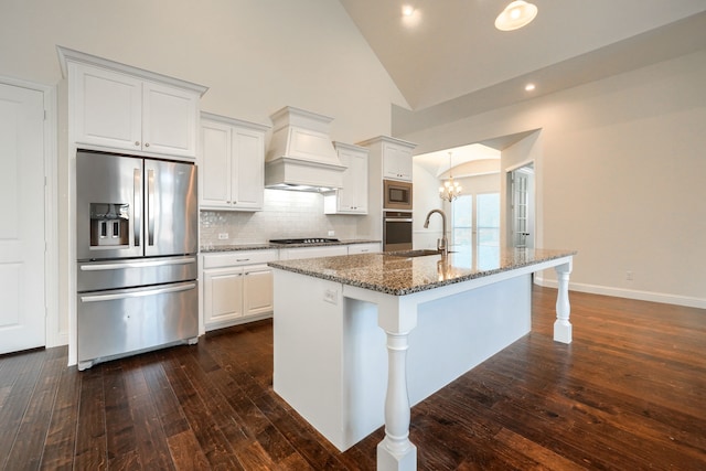 996 Heather Falls Dr, Rockwall, TX 75087 - kitchen with stainless steel appliances, a sink, premium range hood, dark wood-style floors, and a kitchen bar