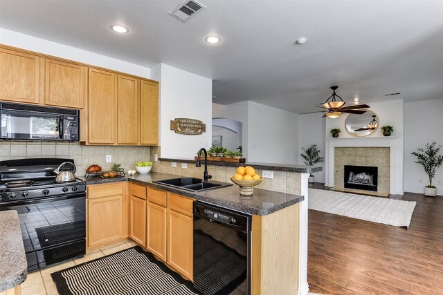 6807 Lagoon Dr, Grand Prairie, TX 75054 - kitchen featuring black appliances, a sink, ceiling fan, a peninsula, and tasteful backsplash