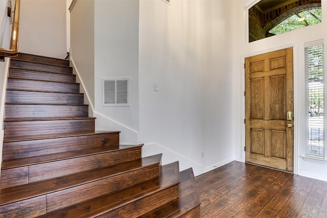 6807 Lagoon Dr, Grand Prairie, TX 75054 - foyer featuring stairway, dark wood finished floors, a towering ceiling, and baseboards