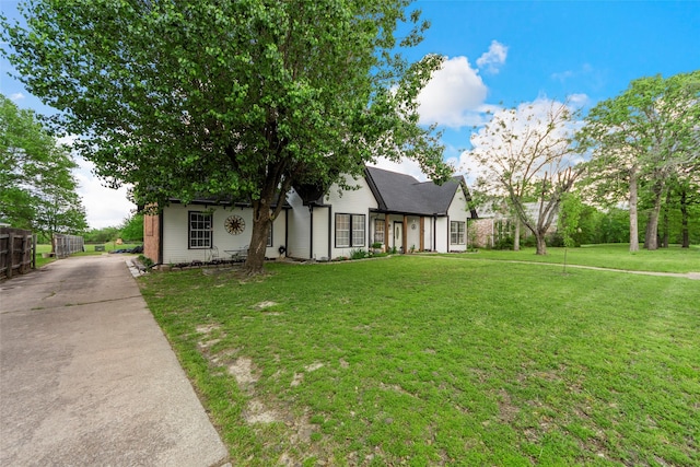 view of front of home with driveway and a front lawn