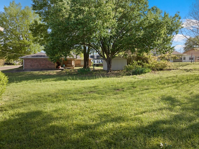 314 Cedar, Mount Pleasant, TX 75455 - view of yard with an outdoor structure and a storage unit