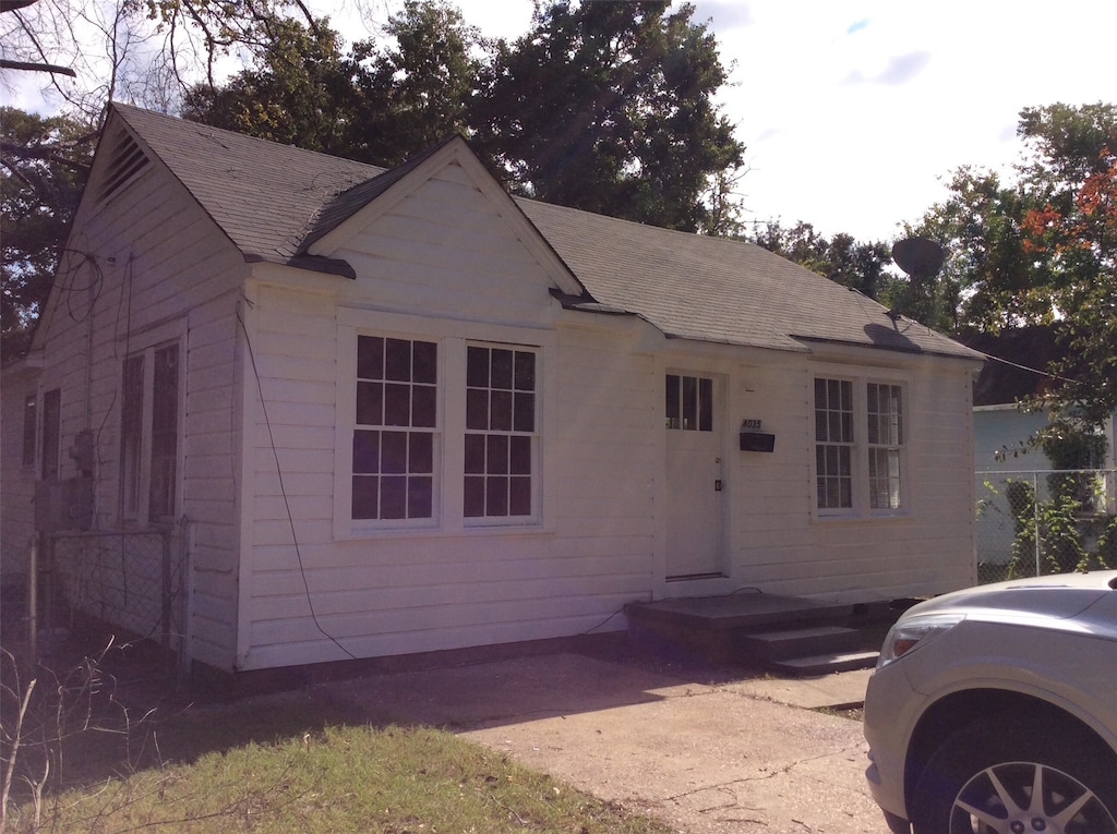 view of front of home featuring a shingled roof