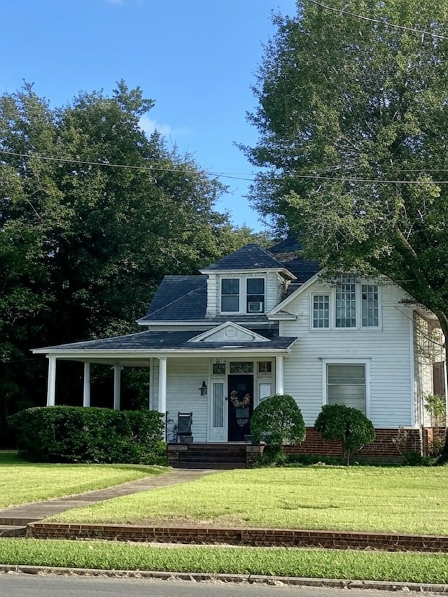 traditional home with a front yard
