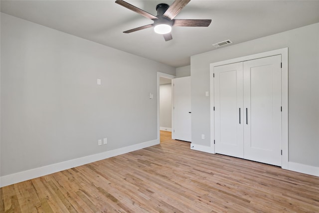 unfurnished bedroom featuring light wood-type flooring, baseboards, visible vents, and ceiling fan