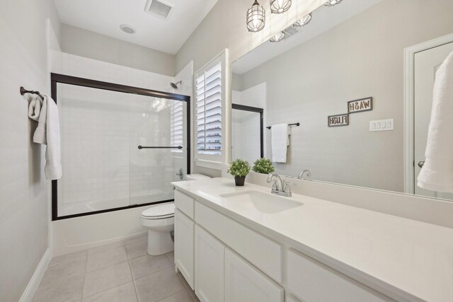 bedroom featuring a ceiling fan, baseboards, and carpet
