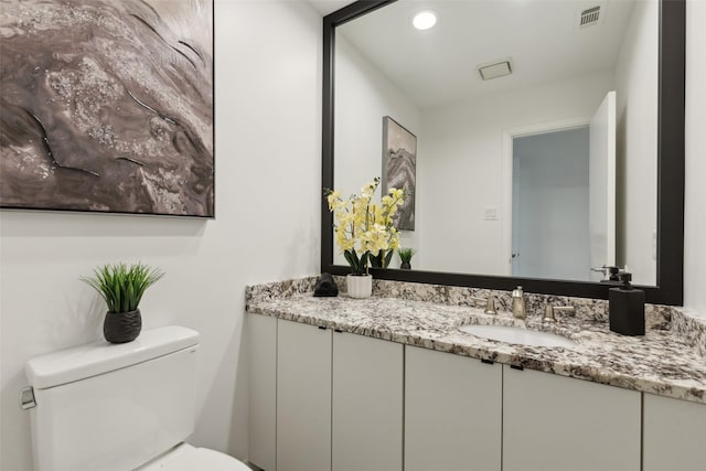 5724 Still Forest Dr, Dallas, TX 75252 - half bath featuring toilet, vanity, and recessed lighting