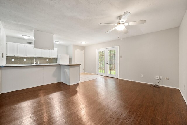 6606 Greenfield Dr, Arlington, TX 76016 - unfurnished living room with a sink, light wood-type flooring, baseboards, visible vents, and ceiling fan