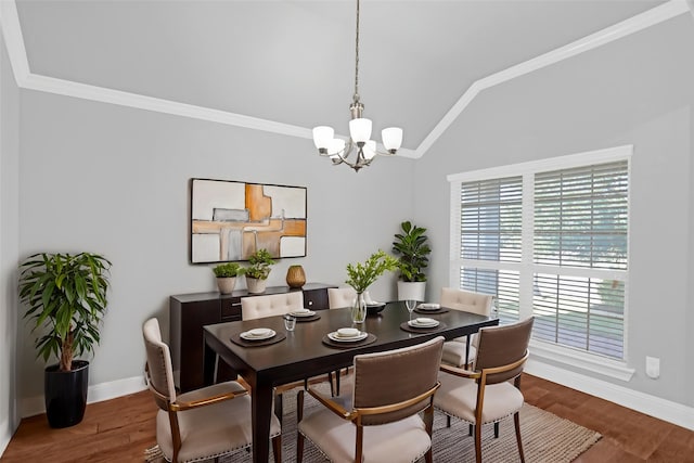 dining room featuring lofted ceiling, a notable chandelier, ornamental molding, and baseboards