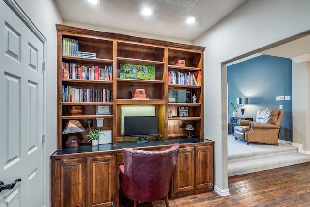office space with built in study area, baseboards, wood finished floors, and recessed lighting