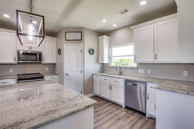 kitchen featuring white cabinets, a sink, visible vents, recessed lighting, and appliances with stainless steel finishes