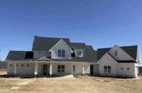 view of modern inspired farmhouse