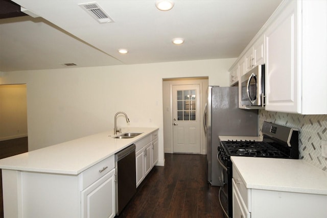 kitchen with tasteful backsplash, a sink, stainless steel appliances, visible vents, and dark wood-style floors