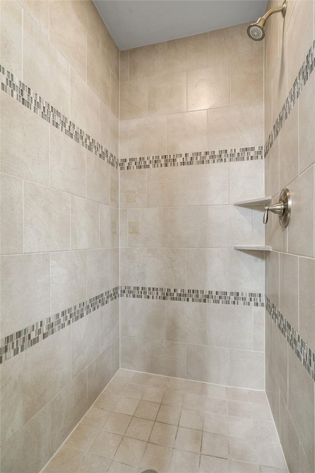 7305 Caladium Dr, Mckinney, TX 75070 - bathroom featuring tiled shower