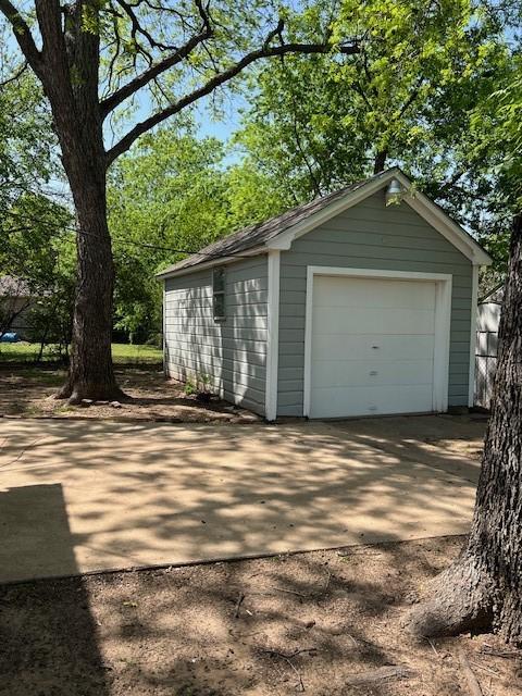 detached garage with concrete driveway