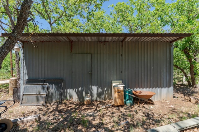 view of outdoor structure with an outdoor structure