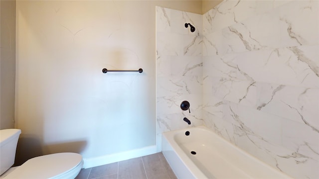 6926 Wickliff Trl, Plano, TX 75023 - full bathroom featuring toilet and bathtub / shower combination