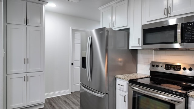 2904 Chestnut Ave, Fort Worth, TX 76106 - kitchen with tasteful backsplash, wood finished floors, stainless steel appliances, baseboards, and light stone countertops