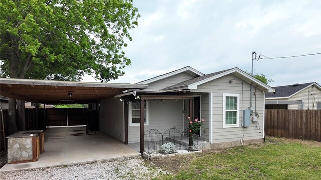 2904 Chestnut Ave, Fort Worth, TX 76106 - view of front of property featuring a front lawn, a fenced backyard, and a carport