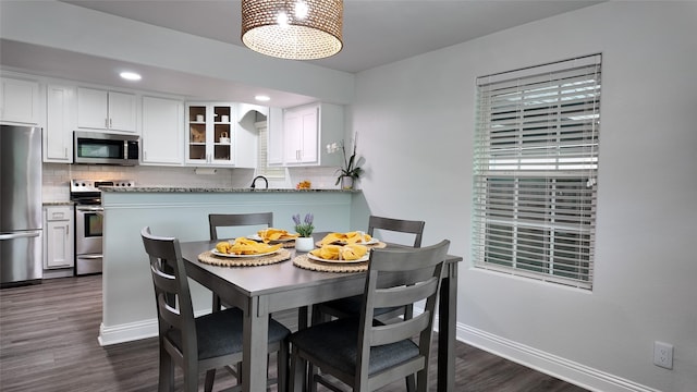 2904 Chestnut Ave, Fort Worth, TX 76106 - dining space featuring recessed lighting, an inviting chandelier, dark wood-type flooring, and baseboards