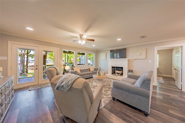 living room featuring recessed lighting, visible vents, a ceiling fan, ornamental molding, and dark wood-style flooring