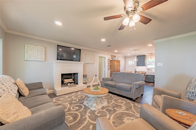 living room with crown molding, a ceiling fan, baseboards, dark wood-style flooring, and recessed lighting
